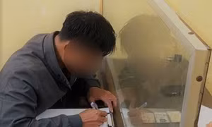 Xử phạt tài xế ô tô đi chiếm đường của xe ngược chiều ở Ninh Bình