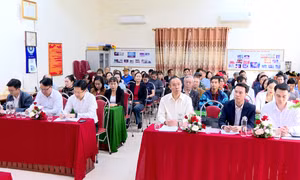 Đồng chí Chánh Văn phòng Tỉnh ủy dự sinh hoạt chi bộ tại xã Hải Hoà và phường Cẩm Phả