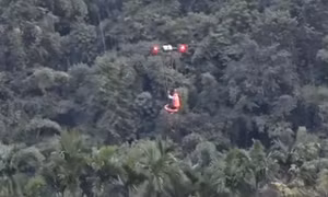Dùng máy bay không người lái cứu người đàn ông bị cô lập giữa sông Sêrêpôk ở Lâm Đồng