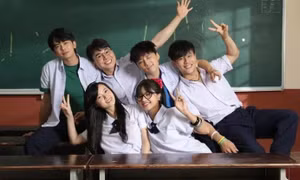 Midu cùng dàn nghệ sĩ 8X, 9X đóng phim "xuyên không" học đường
