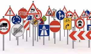 Viết thêm ký tự vào biển báo giao thông bị xử phạt thế nào?