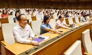 Họp Quốc hội: Lương nhà giáo được xếp cao nhất, không cấm dạy thêm học thêm