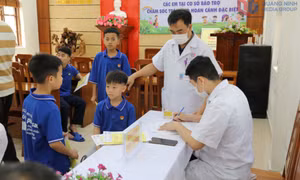  Chăm lo cho trẻ em yếu thế