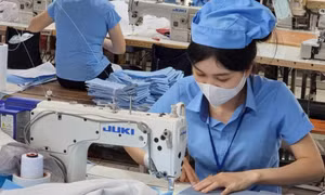 Đề xuất lùi thời điểm trình phương án tăng lương tối thiểu vùng đến cuối năm 2023