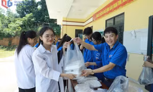 Đồng hành cùng sĩ tử "vượt vũ môn"