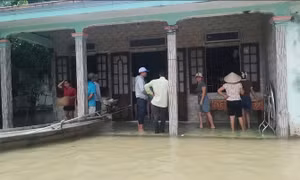 Lật ghe giữa cánh đồng ngập lũ, hai anh em ở Huế thiệt mạng