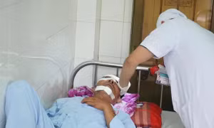 Cánh quạt máy bay không người lái chém gãy xương mũi người đi đường