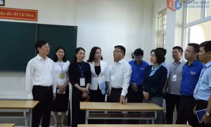 Phó Thủ tướng Lê Thành Long kiểm tra công tác chuẩn bị thi tốt nghiệp THPT tại Quảng Ninh
