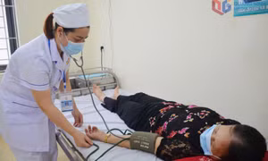 Bảo đảm y tế cơ sở, vì sức khỏe nhân dân