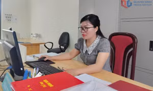 Chủ tịch hội phụ nữ xã Quảng Nghĩa hăng hái thi đua, rèn luyện theo gương Bác