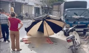 Ba người trong gia đình thương vong sau cú va chạm với xe tải