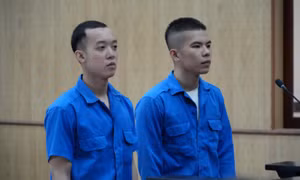 Chém người, hai thanh niên lãnh 32 năm tù