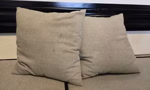 3 lý do nên vệ sinh gối sofa định kỳ