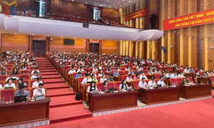 Quan tâm bồi dưỡng chuyên môn, chính trị cho giáo viên