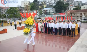 Dâng hương tưởng niệm các Anh hùng liệt sỹ nhân dịp Kỷ niệm 100 năm Báo chí cách mạng Việt Nam