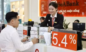 Tiền người dân gửi ngân hàng tăng kỷ lục
