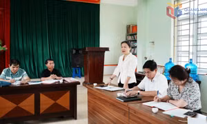 Phó Chủ tịch Thường trực HĐND tỉnh dự sinh hoạt chi bộ thôn Bản Pạt, xã Lục Hồn, huyện Bình Liêu