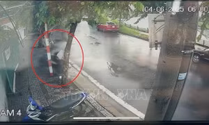 Chạy mô tô tốc độ cao, hai sinh viên người nước ngoài tự gây tai nạn