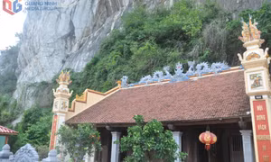 Đa dạng tiềm năng du lịch ven núi Bài Thơ