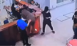 Bộ Y tế yêu cầu làm rõ vụ việc hành hung nhân viên y tế tại Nghệ An 