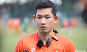 Hai Long quên trận MU, cùng tuyển Việt Nam quyết thắng Malaysia