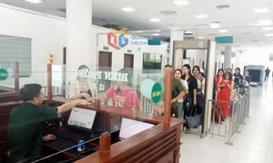 Hoạt động xuất nhập cảnh qua các cửa khẩu, lối mở tại Móng Cái sôi động trong 6 tháng đầu năm