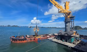 Lô hàng đá xây dựng nhập khẩu đầu tiên thông quan qua cảng Cẩm Phả