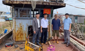 Phường Liên Hòa kiểm soát chặt tàu cá từ trong bờ