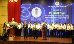 Người bí thư chi bộ bám địa bàn, giữ nguồn thợ lò cho TKV    