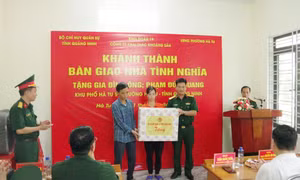 Khánh thành, bàn giao nhà tình nghĩa tặng gia đình chính sách tại phường Hà Tu