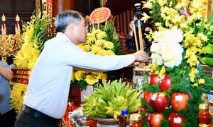 Thủ tướng Chính phủ Lê Minh Hưng tri ân các Anh hùng liệt sĩ tại Điện Biên Phủ