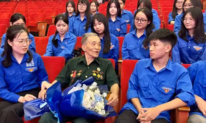 Người lính kể chuyện "một thời hoa lửa"
