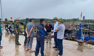 Xã Đường Hoa: Kiểm tra các điểm xung yếu, đưa toàn bộ 224 tàu thuyền vào nơi tránh trú an toàn