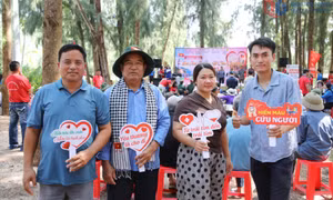 Bí thư chi bộ trẻ "giữ lửa lòng dân" trên xã đảo