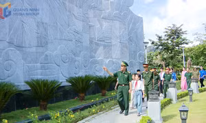 Tiếp lửa truyền thống cách mạng cho thế hệ trẻ