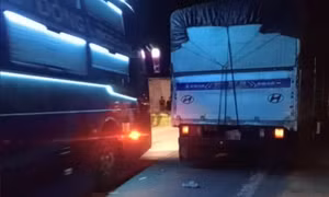 Xe tải va chạm xe đạp trên Quốc lộ 6, một người tử vong