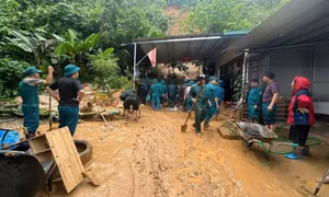 Mưa lớn gây ngập sâu ở Thái Nguyên, một bé trai bị lũ cuốn mất tích