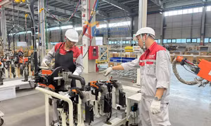 Doanh nghiệp hiện đại hóa, người lao động làm chủ công nghệ