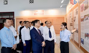 Đoàn đại biểu tỉnh Quảng Ninh thăm Di tích Trường Dục Tài Việt Nam tại TP Nam Ninh 