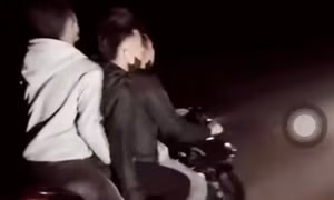 CSGT Gia Lai phạt nhóm thanh niên chở 3, không đội mũ bảo hiểm