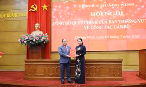 Đồng chí Nguyễn Thị Thúy giữ chức vụ Bí thư Đảng ủy phường Hồng Gai