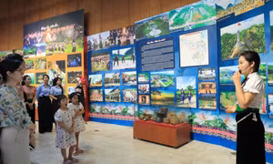 Khai mạc triển lãm “Điện Biên - Sắc màu văn hóa, điểm đến vùng Tây Bắc” tại Bảo tàng tỉnh
