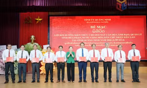 30 cán bộ tỉnh Hủa Phăn (Lào) hoàn thành khóa bồi dưỡng tại Quảng Ninh