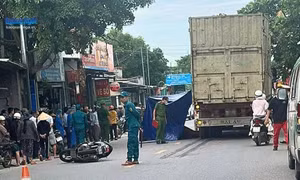 Va chạm với xe đầu kéo, một phụ nữ tử vong
