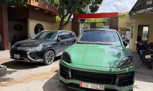 Bắt khẩn cấp 2 tài xế Porsche, Mitsubishi ẩu đả giữa ngã tư trung tâm TP.HCM