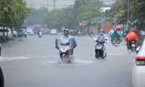 Thời tiết ngày 4/7: Bão số 1 vào vịnh Bắc Bộ gây mưa rất to ở Đông Bắc Bộ