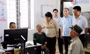 Đoàn ĐBQH tỉnh khảo sát hoạt động chính quyền địa phương 2 cấp tại phường Hiệp Hòa và Cẩm Phả