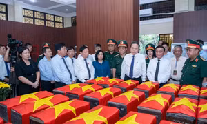 Dâng hoa, dâng hương tưởng nhớ Tổng Bí thư Trần Phú và các Anh hùng liệt sĩ