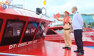 Giữ vững bình yên sông nước tại Cảng cao cấp Ao Tiên