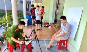 Công dân cảm ơn Công an phường Móng Cái 1 hỗ trợ cấp căn cước cho người khuyết tật